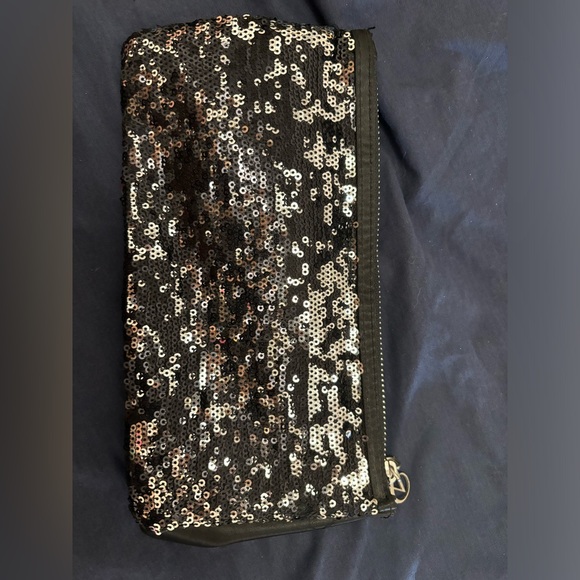 Victoria Secret - Picture 3 of 4